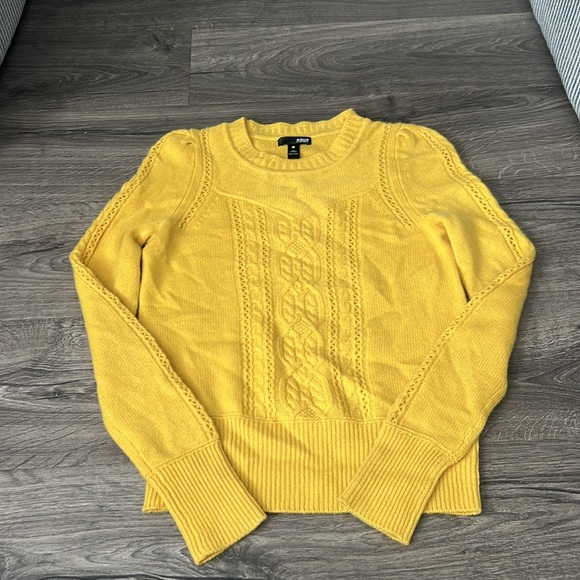 CASHMERE XS Aqua sweater YELLOW 🌼 from Bloomingdale’s - Picture 1 of 6